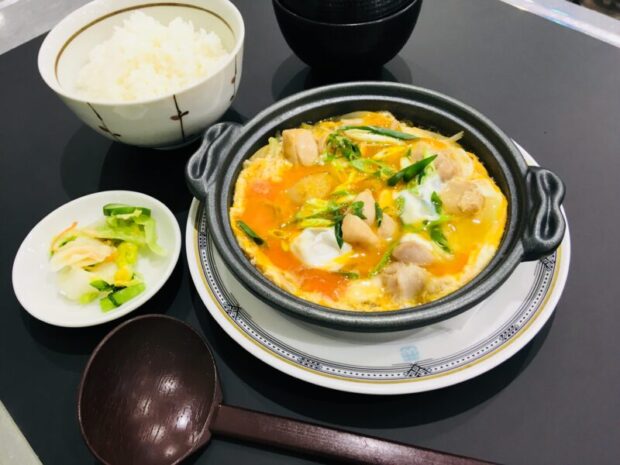 【週替わり】岩手産あべどりと川越地玉子の親子煮定食