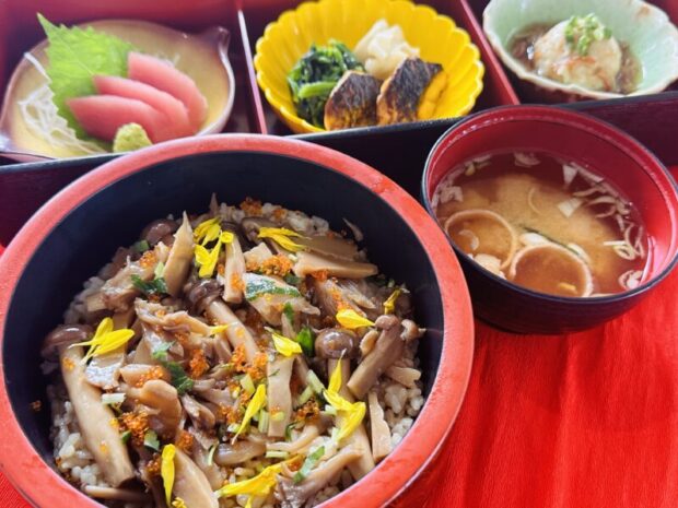 【週替わり】 キノコご飯と旬菜御膳