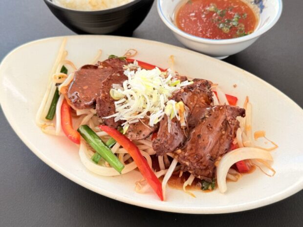 【週替わり】牛焼肉特製中華ソースかけ