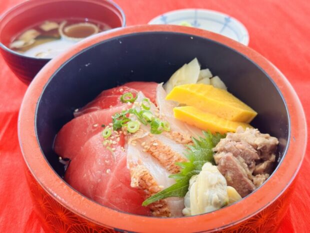 【週替わり】熟成金目鯛と鮪の海鮮丼
