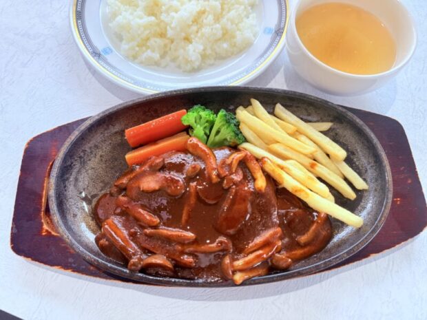 【週替わり】　100％ビーフハンバーグステーキ